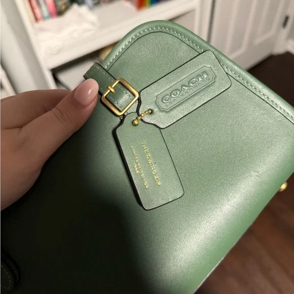 Coach Green Swing Zip - Picture 2 of 10